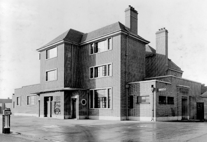 Anchor pub on Preston Road Estate in 1936