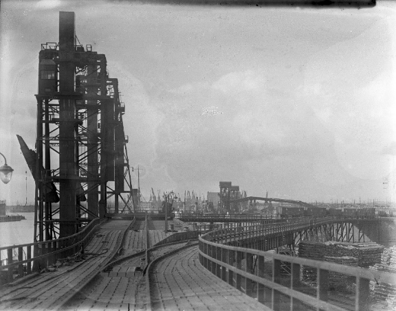 A coal hoist that transferred coal from rail wagons onto ships at King George Dock in 1926
